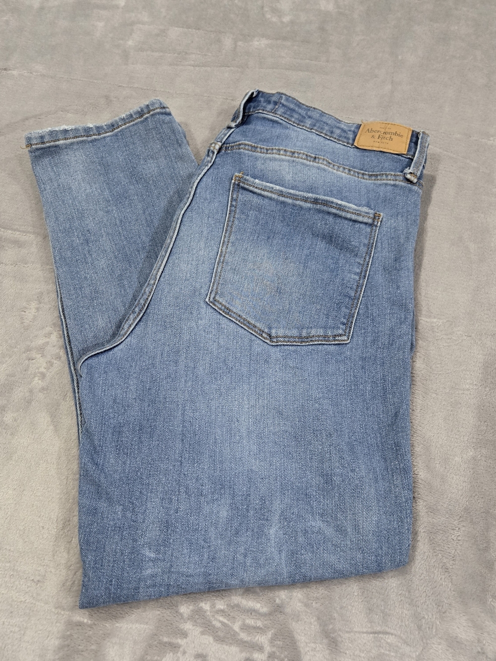 Abercrombie & Fitch Womenʼs Light Blue Ankle Jeans High Rise Sz 32 Medium Wash
